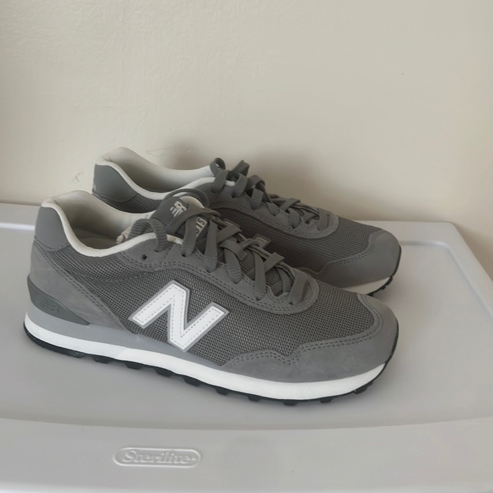 WOMENS NEW BALANCE 9.5